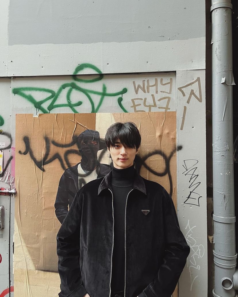 #PRADA25xBWS
#PradaxWooseok 
#PradaSS25
<a href="/prada/">PRADA</a>

프라다 변우석 개큰기대중.. 🖤