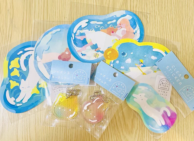 大教室のみんなと、宮下和さん の個展にお邪魔させてもらいました!爽やかな色づかいの作品といい香りがすごく合っていて素敵な空間でした作品いつかお迎えしたい… グッズ全部欲しかったー!