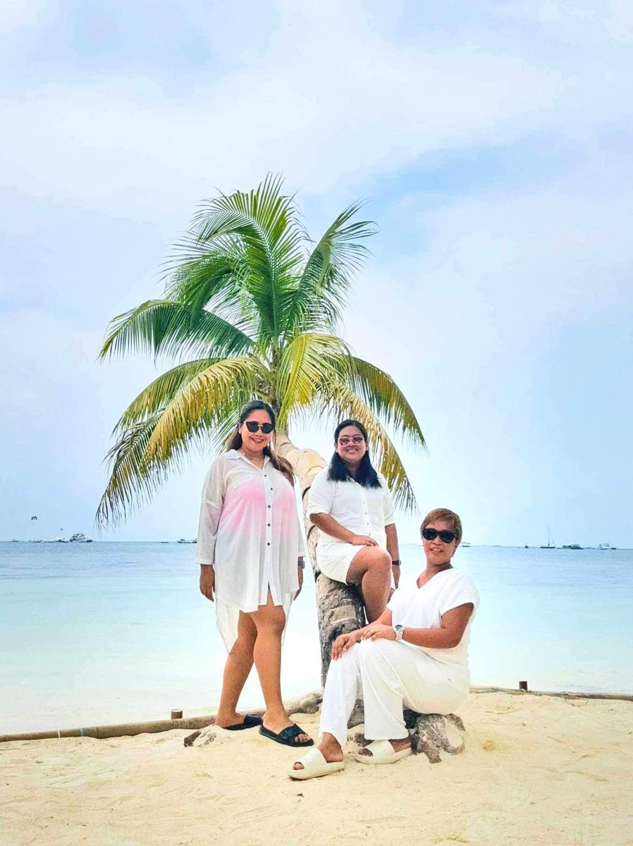 Haveyimperial's tweet photo. 🏝️🌊🌸 https://t.co/lm8l3pXHah
