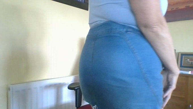 Curvy Claire is live now! https://t.co/HftNuV9qRz https://t.co/BJq7oe8XhF<a href="/tag/highheels"class="tags"><span>#highheels</span></a><a href="/tag/nopanties"class="tags"><span>#nopanties</span></a><a href="/tag/stilettos"class="tags"><span>#stilettos</span></a><a href="/tag/minidress"class="tags"><span>#minidress</span></a>