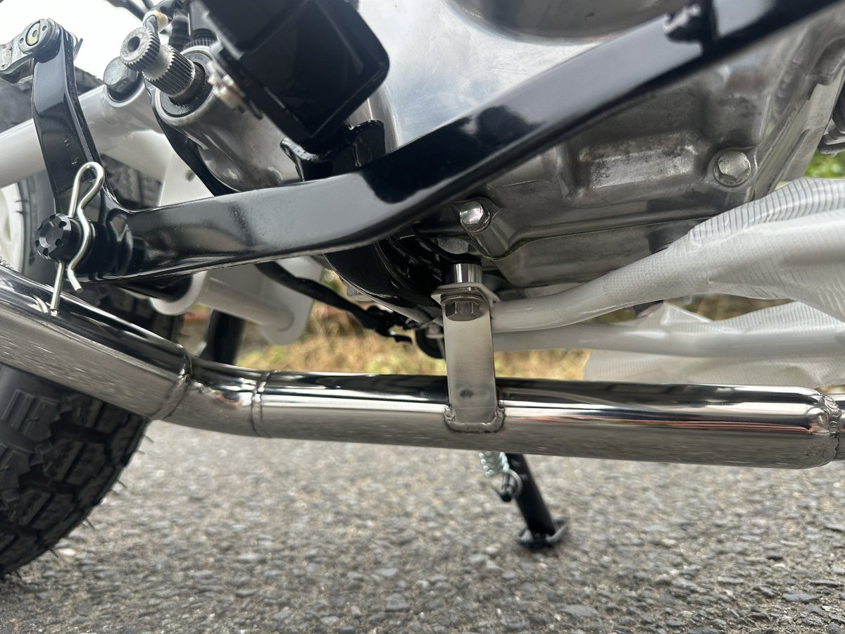hiromushi15's tweet photo. #モンキーアフリカ　

デモ車　制作進んでおります。

マフラー制作していただきました🤩✨

アフリカの外装キットにはうってつけの雰囲気になりました😂✨✨

まじで最高🥹✨

 @SUNFIELD_ さん🐥✨

本当にありがとうございました🎊

まだ細かいところが全然終わってませんのでガシガシやらないと。 https://t.co/Hd9Yt6dMuR