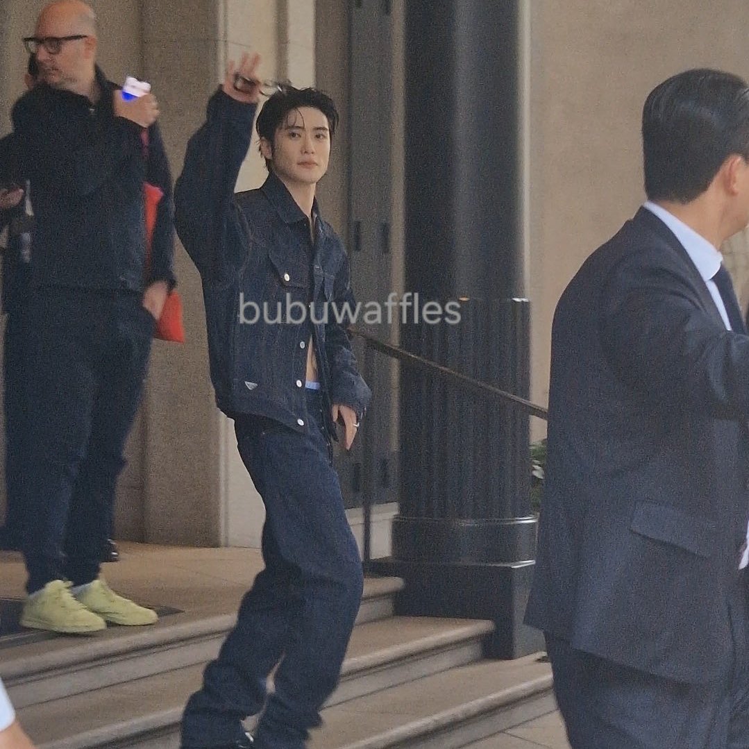 matoujourbelle's tweet image. นั่นไง ถือแว่นจริงด้วย มิลานระเบิดได้เลย

JAEHYUN SHINES IN PRADA #PradaSS25 #PradaSS25xJaehyun @Prada