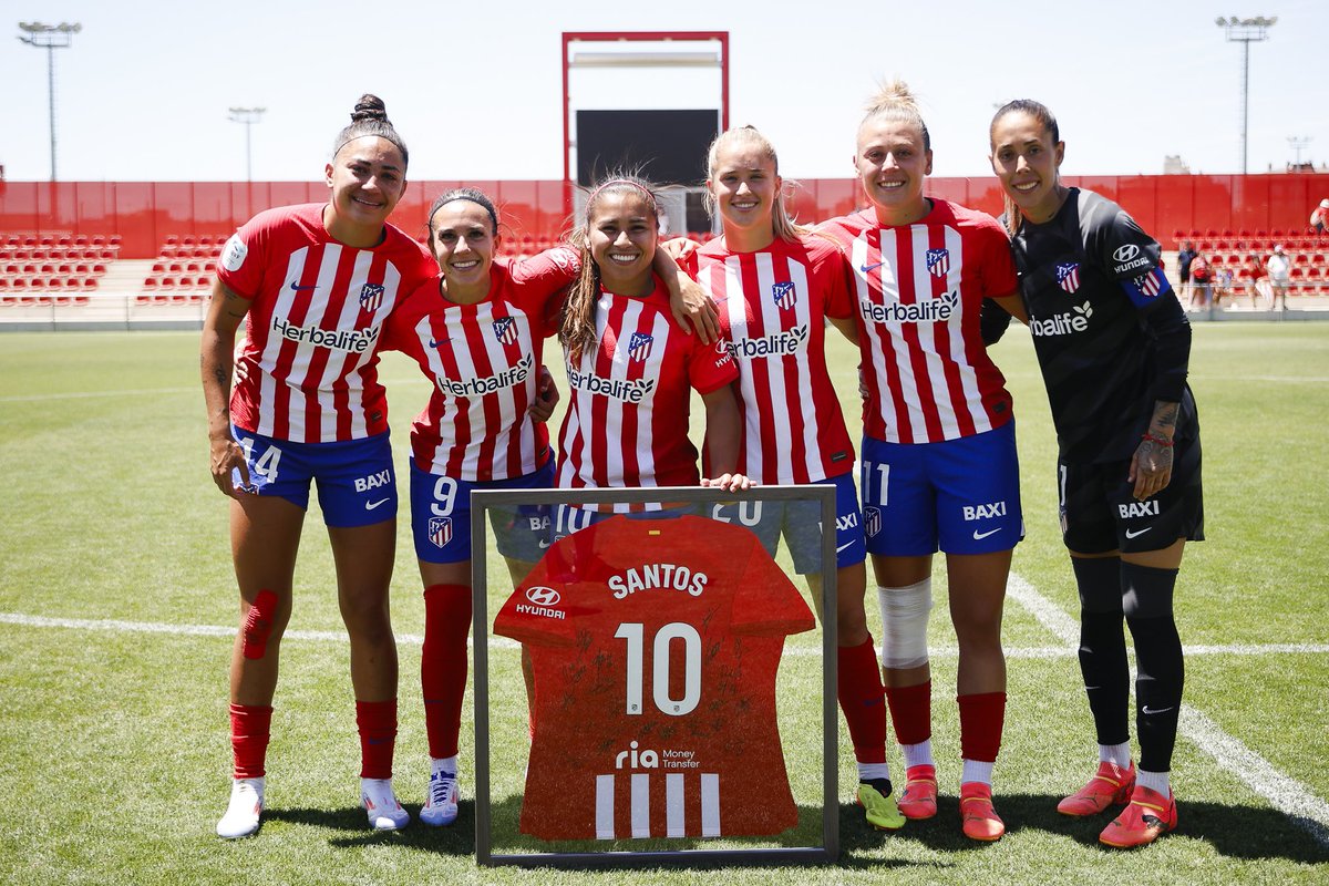 Muy feliz porque el club y el escudo está en el sitio donde se merece 🔜 @wchampionsleague 💪🏽😁
A recargar pilas porque lo mejor está por venir 😊😊
Y a ti hermana <a href="/leicysantos10/">Leicy Santos</a> te voy a echar mucho de menos, esta es tu casa, somos tu gente y siempre nos vas a tener. ❤️
