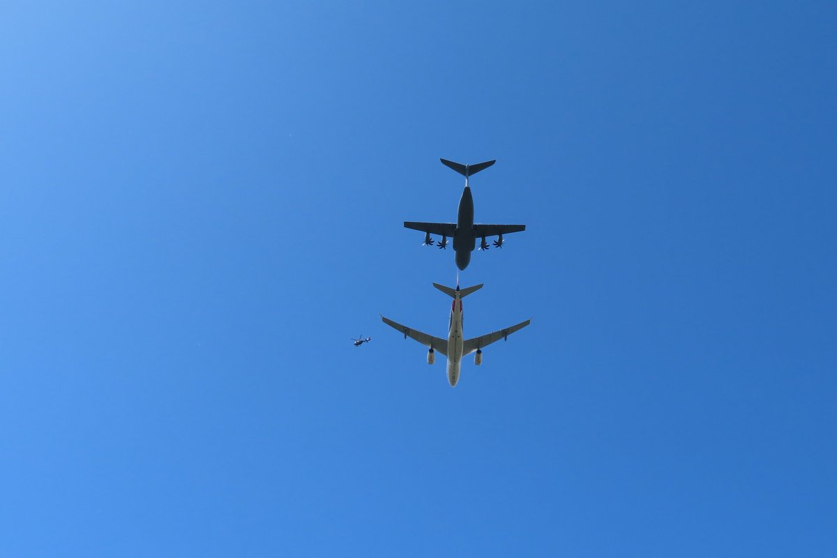 Yukari_sarang03's tweet image. 祝砲も凄かったし、空軍の編隊飛行、ロイヤルエアフォースRed Arrowsがとても綺麗だった！
#トゥルーピングザカラー
#troopingthecolor