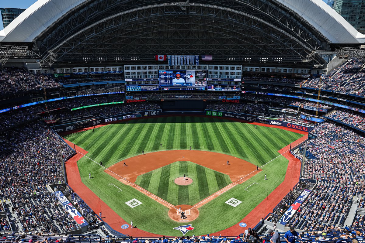 Vladdy Jr. at the dish ⚾️ #BlueJays #ToTheCore