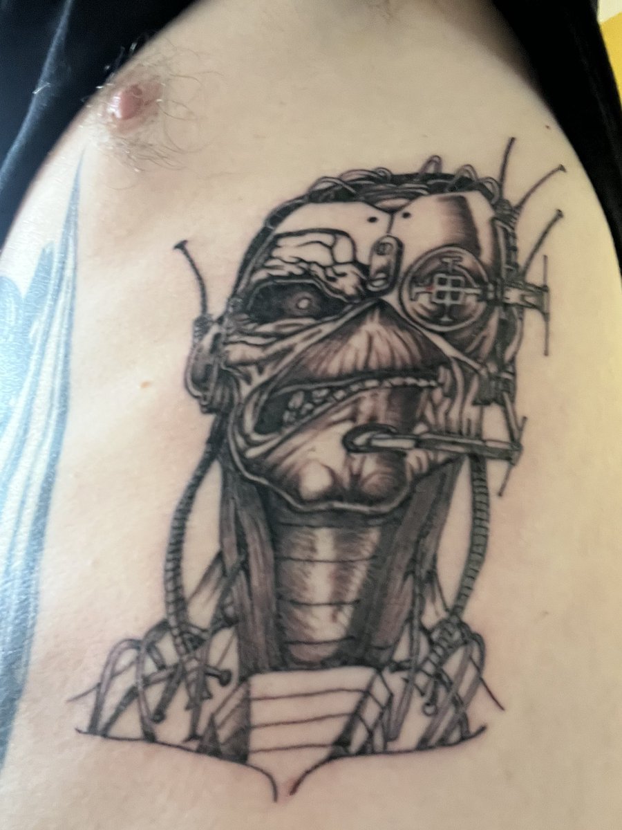 HarryGrowler's tweet image. Tattoo day yesterday. Left side ribs. Bit brutal in places but mostly manageable, just stings a bit today 😊