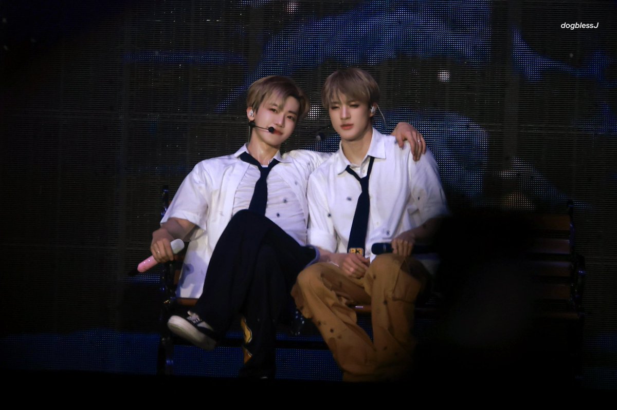 dogblessJ_mz's tweet photo. 240616 TDS3 in HK

😁🥺

#잼젠 #NCTDREAM 
#재민 #JAEMIN #제노 #JENO https://t.co/rGTYGh46Eu