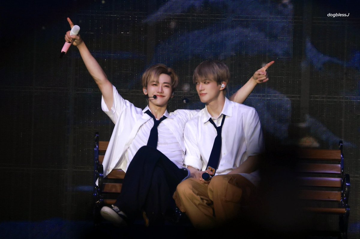 dogblessJ_mz's tweet photo. 240616 TDS3 in HK

😁🥺

#잼젠 #NCTDREAM 
#재민 #JAEMIN #제노 #JENO https://t.co/rGTYGh46Eu