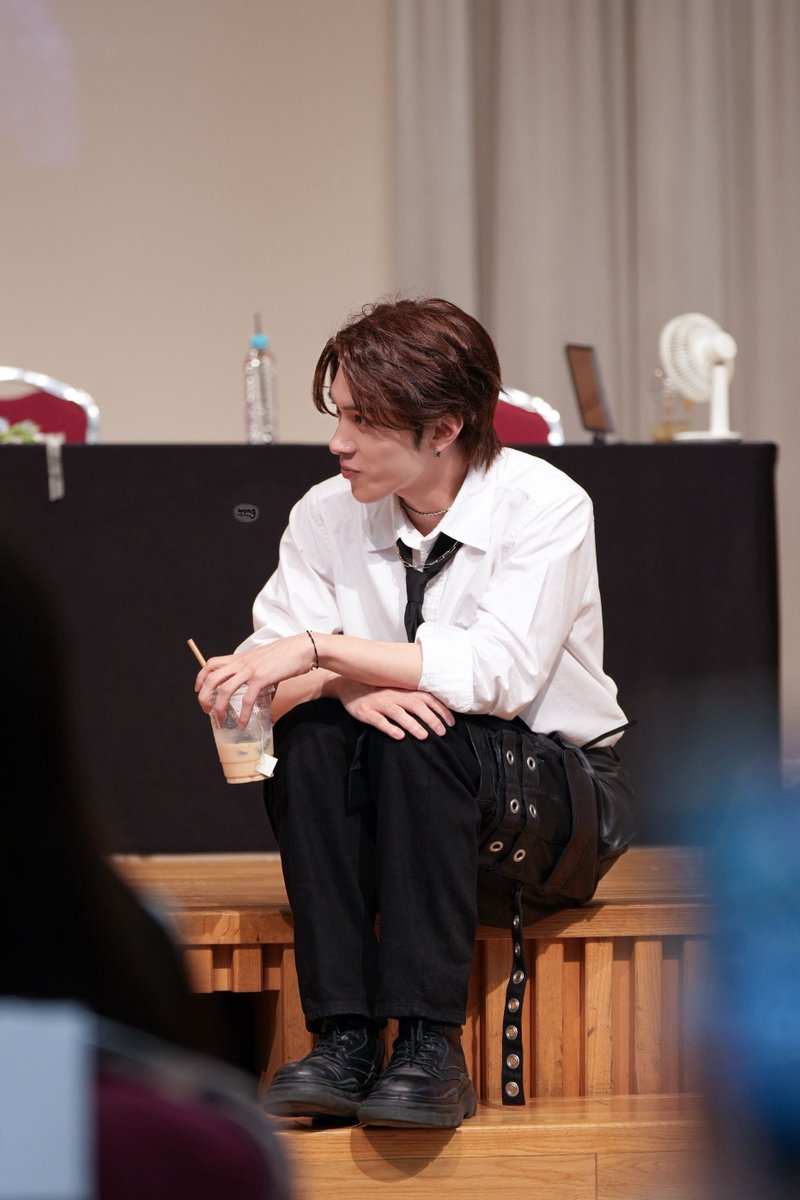 2024.JUNE.16
Give Me That - Offline fansign  
SOUNDWAVE

#HENDERY #黄冠亨 #헨드리
#威神V #WayV #WeiShenV