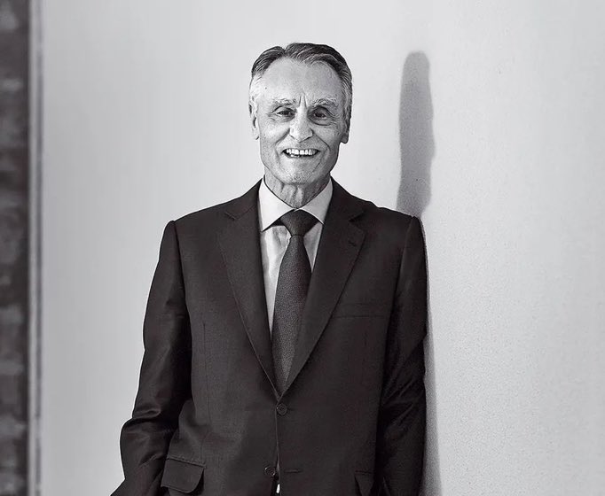 ÚLTIMA HORA: Cavaco Silva encontrado vivo em sua casa.