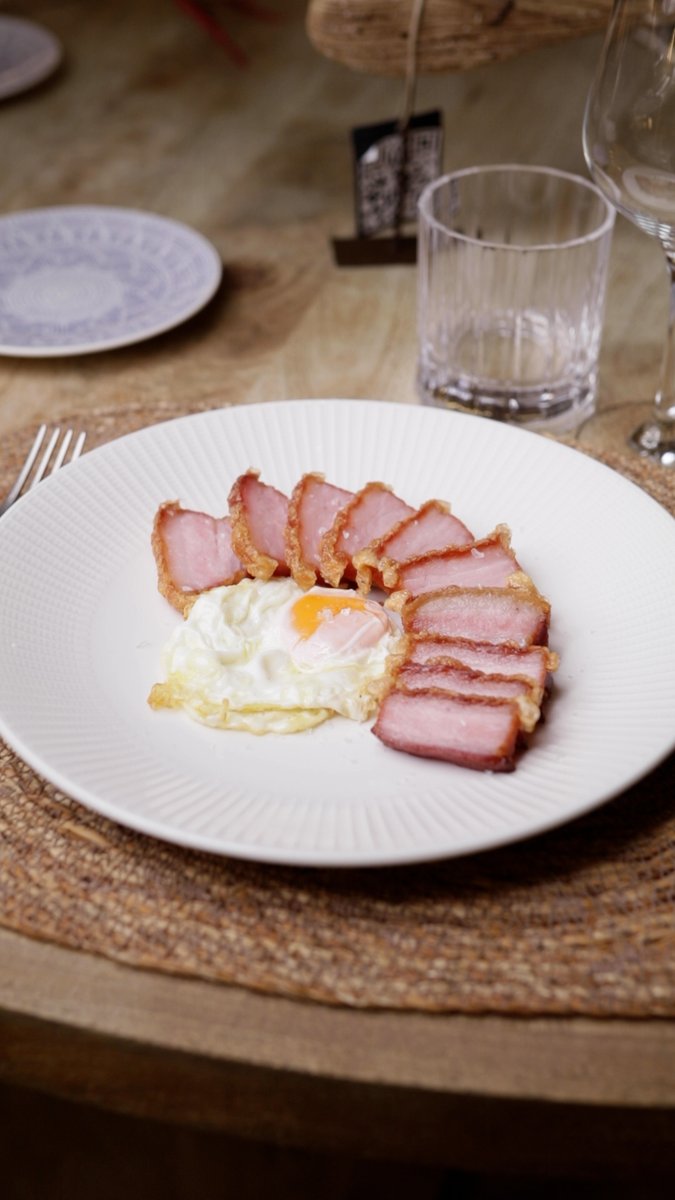 Torreznos VoraZes con huevo campero de gallinas en libertad @cobardesygallinas.
Cocina sencilla y VeraZ.

C/ Fernando el Santo, 25, Madrid.
Reservas: restaurantevoraz.com

#Torreznos #comerenmadrid #restaurantesmadrid #sitiosbonitos #vorazes