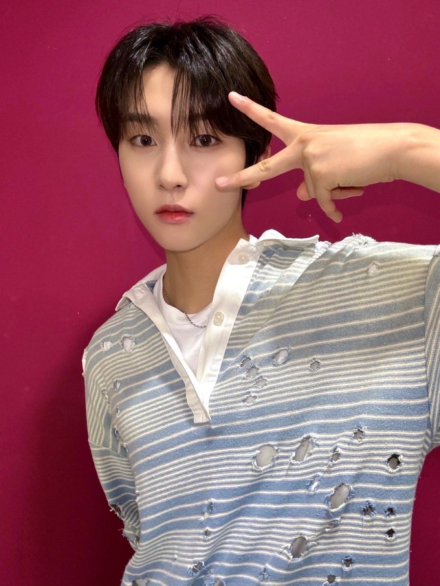 whib_official's tweet photo. 킥잇 막방날...!
when we kick it💙🐶☀️

#WHIB #휘브
#INHONG #인홍 https://t.co/13rPqKIG0W