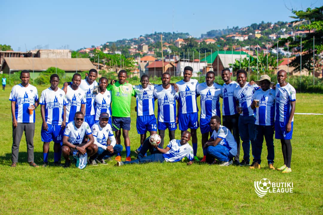 Joash8333's tweet photo. @TimediaShots01 @Butiki_League @manwebsterld @FcKasadhakawo @Winter_FC_KCB @Ofive_fc @gayembefc @TopLayerFC_2000 @AREDO_FC @PizzaGaddafifc @Bugomafc Is this @FCBluedollar kit a joke to you https://t.co/XZ88inahXX