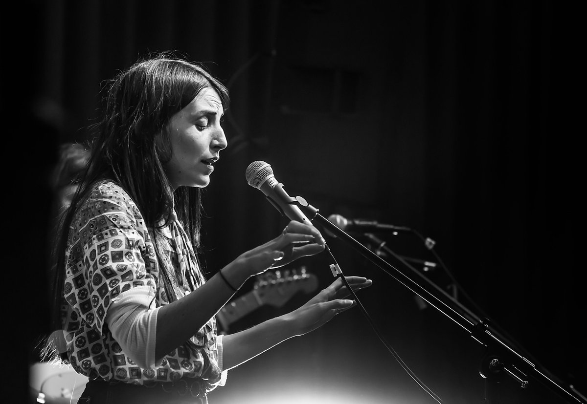 Superb <a href="/TeaAndOrangesSS/">TeaAndOrangesSouthend</a> gig in #Southend on Friday night with the briliiant @enattendantana headlining. Great to have a band of this quality performing locally. #indiepop #photography #CanonFD #100mm #A6500
