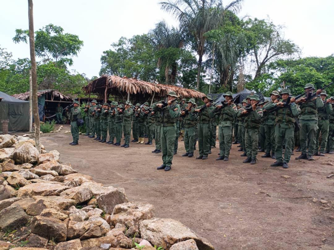#AsíLoDijo || GJ. <a href="/dhernandezlarez/">GJ. Domingo Hernández Lárez</a> Nuestras franjas fronterizas están seguras ! 
Ahí está la #FANB garantizando la integridad territorial y la soberanía nacional !
#IntegrarEsVencer