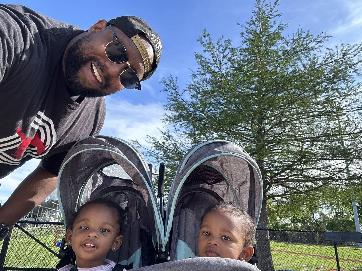 ForestTalksFast's tweet image. Being a dad is awesome, hard work but awesome.