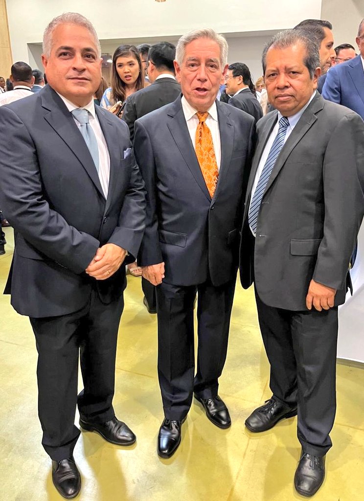 libelula_group's tweet image. ¡Feliz Día del Padre a todos los papás que trabajan incansablemente para crear momentos inolvidables y ser un ejemplo para sus hijos! 👨‍👧‍👦💙 ¡Gracias por todo lo que hacen! #DiaDelPadre #SerPadre #FelicidadesPapás desde @libelula_group saludamos a los Padres.

@EloyAlfaroAlba