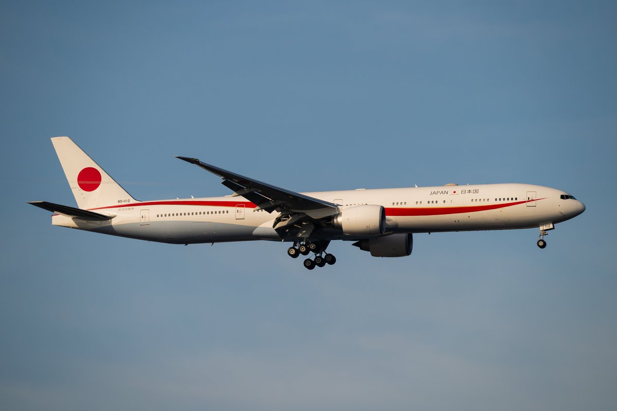 2024/6/16
JASDF  日本国政府専用機
B777-3SB/ER  80-1112
HND/RJTT  RWY16L↘

都心上空通過ルートで岸田首相帰国
副務機は早々に千歳へ👋
