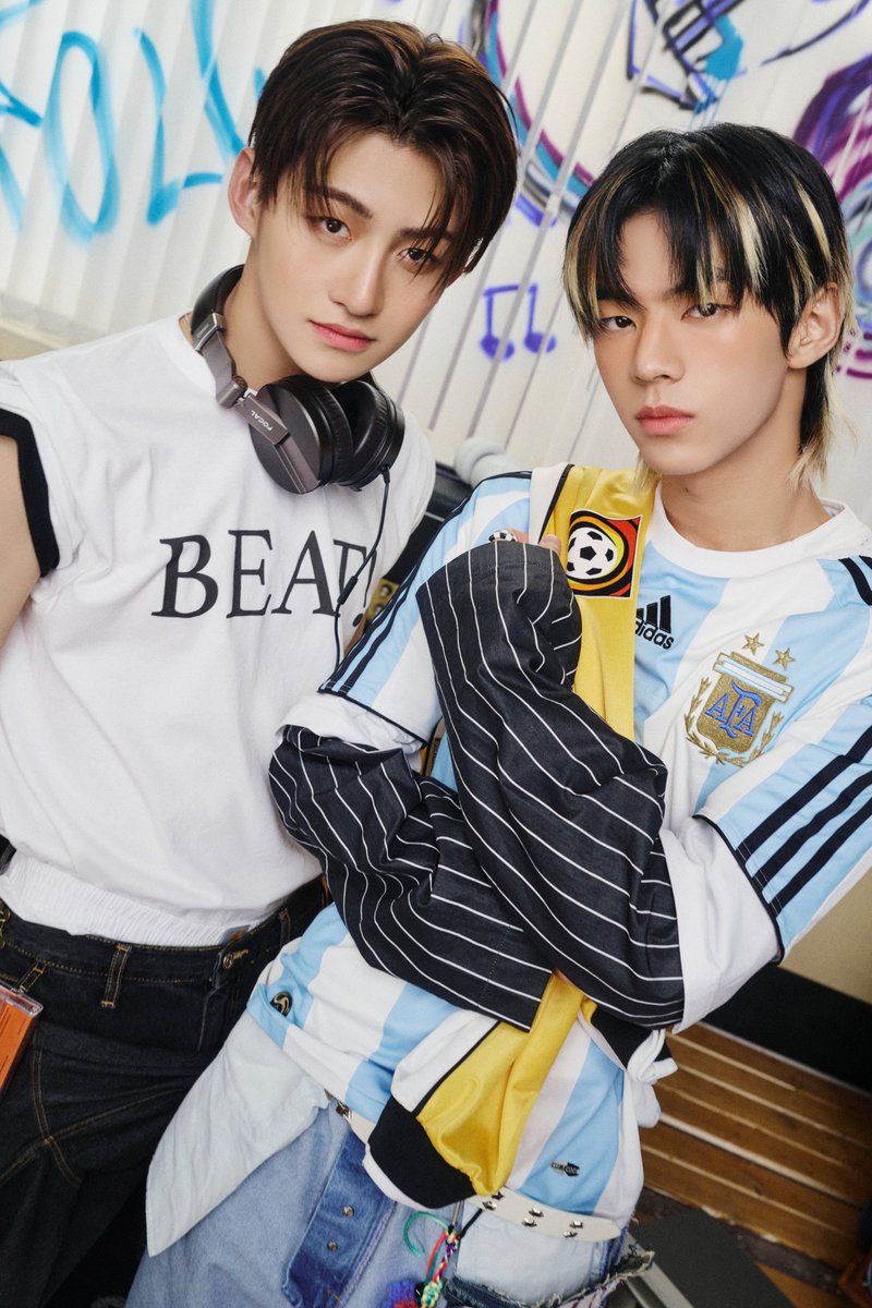 TWS_PLEDIS's tweet photo. TWS : 2nd Mini Album 'SUMMER BEAT!'
Official Photo OUR Ver.

#DOHOON #도훈
#JIHOON #지훈

☀️ 2024.06.24 6PM (KST)
☀️ 2024.06.24 5AM (ET)

#TWS #투어스 #247WithUs
#SUMMER_BEAT https://t.co/3h7xY2tqRy
