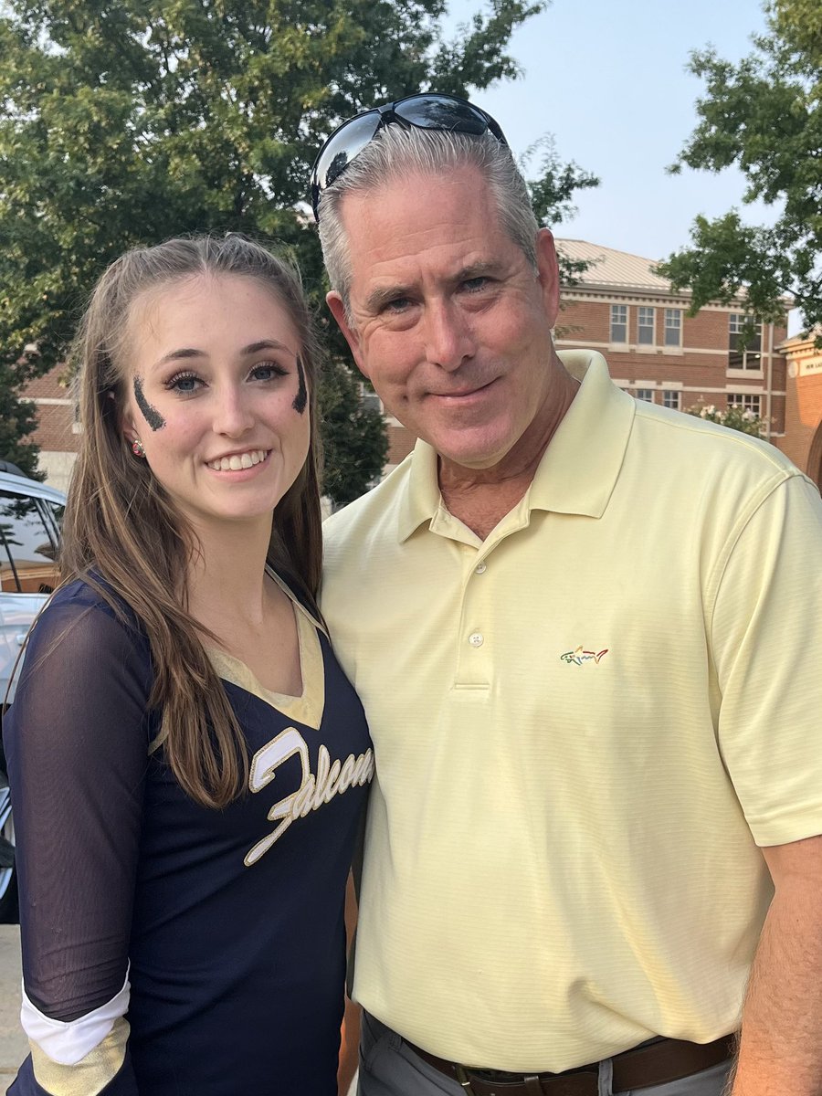 Wishing all of our dance dads a Happy Father’s Day! 💙