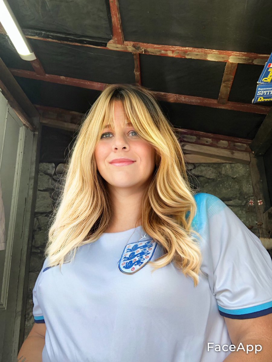 AlisonRous72925's tweet photo. Ready for the match later on.
Am I presentable to got to the pub? https://t.co/LZgmrbQLPR