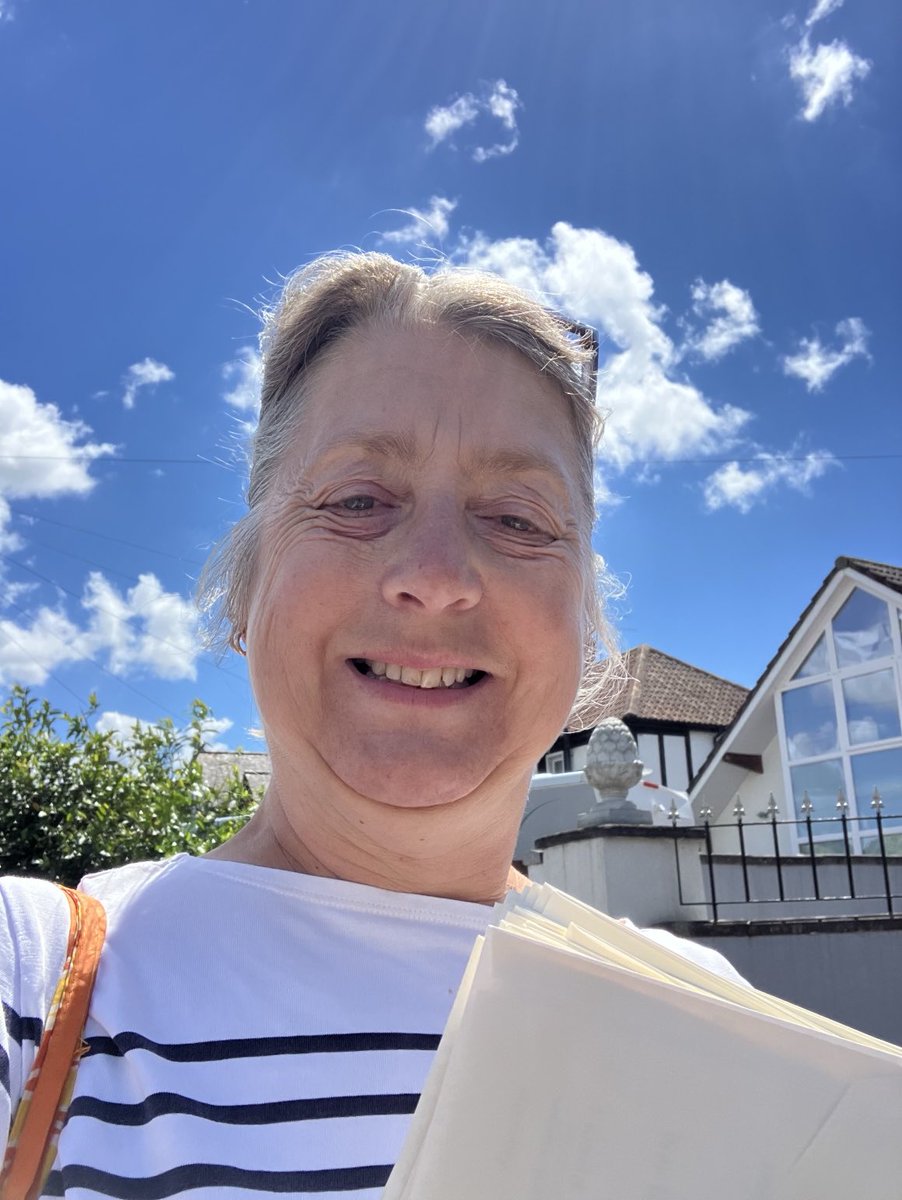Lovely day for some literature delivery in sunny Saltford ⁦<a href="/DineRomero4NESH/">Dine Romero</a>⁩