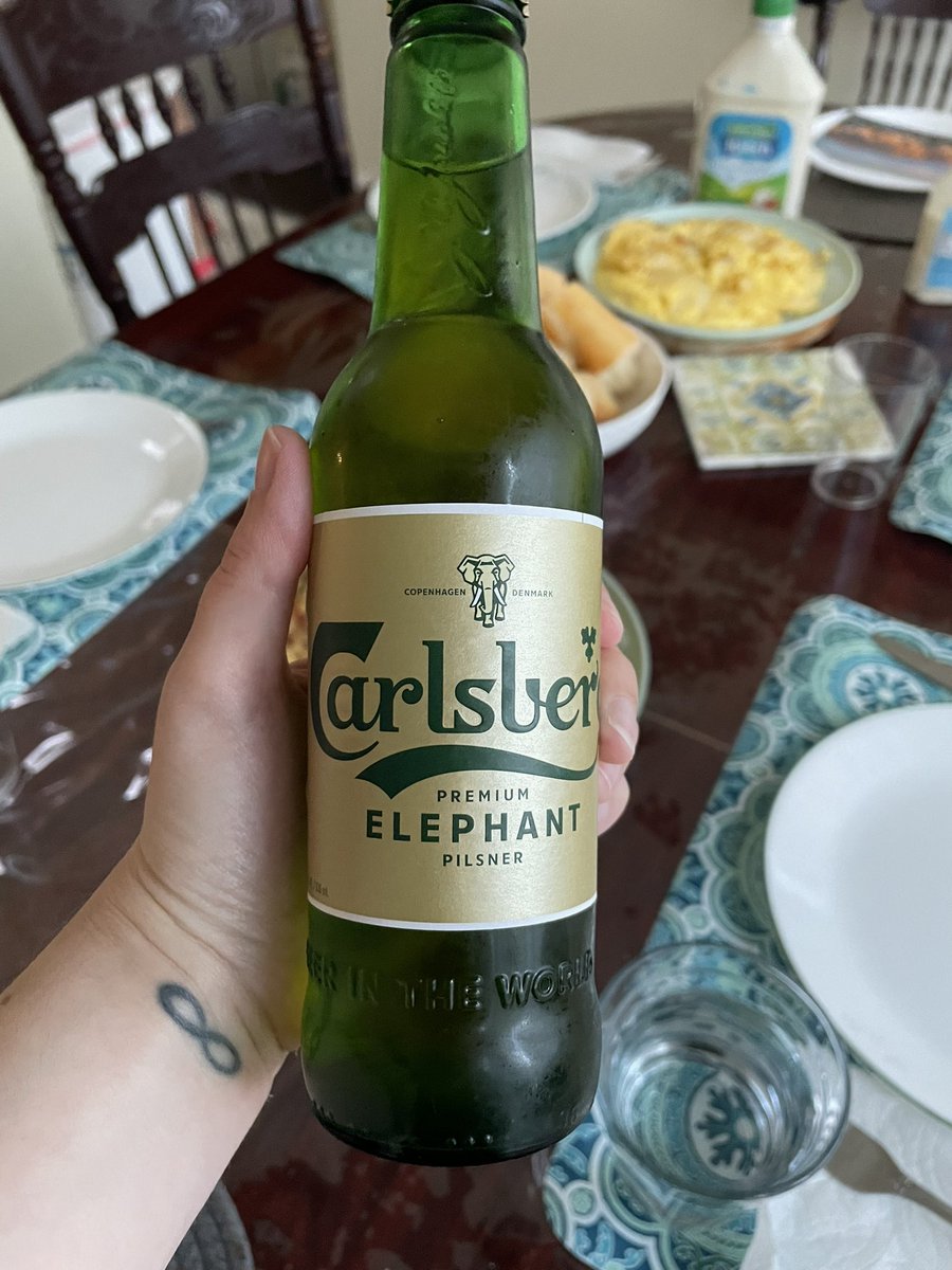 BertaJiJu's tweet photo. 31. Carlsberg (Dinamarca) ⭐️⭐️⭐️ Está va de regalo, fue en mi última cena en usa https://t.co/CT60rmm0IS