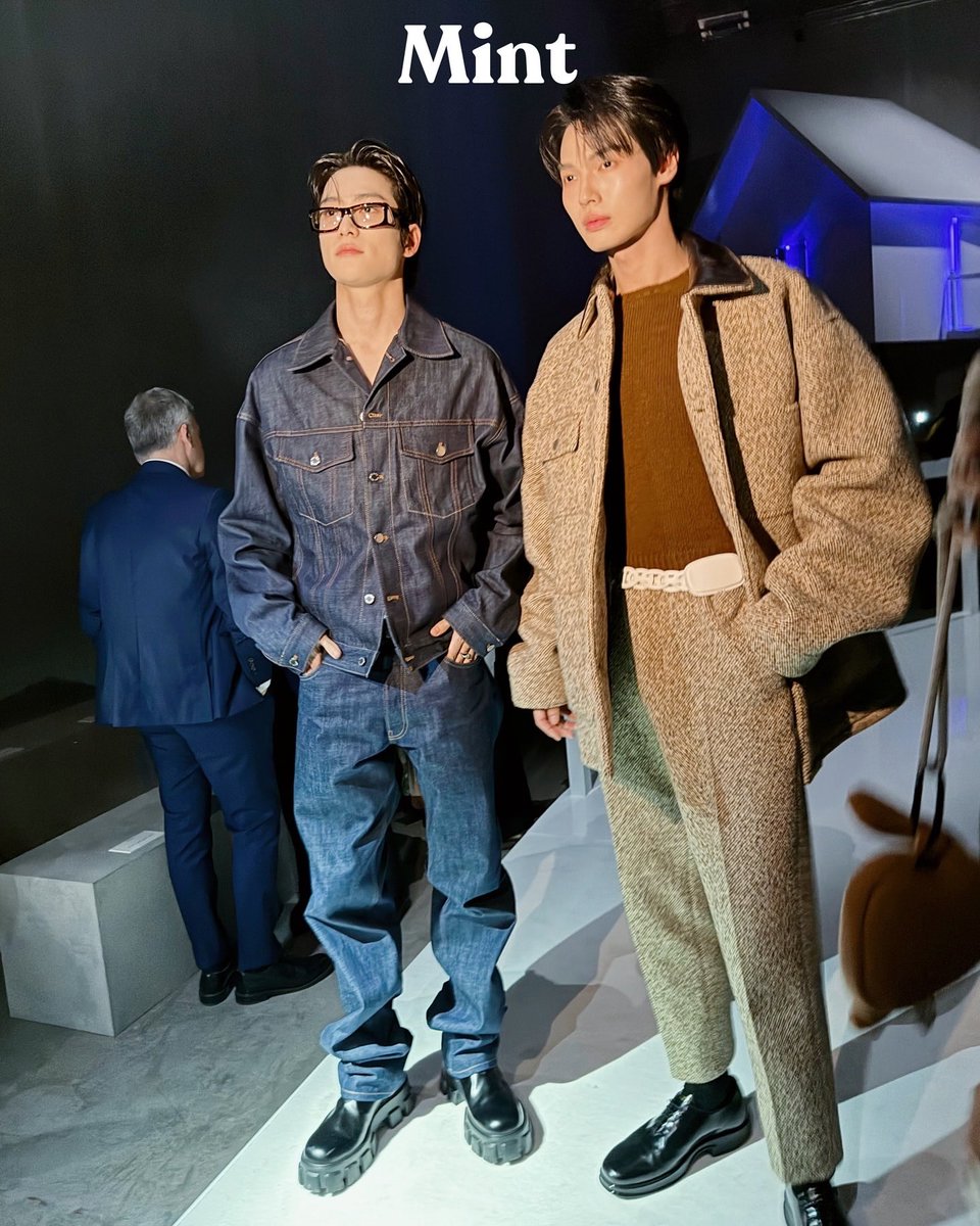 jjaehyunTH's tweet photo. mintmag_th

JAEHYUN กับคุณวินกลับมาเจอกันอีกครั้งในแฟชั่นโชว์ของ @Prada 

หล่อแพ็คคู่

#PradaSS25xJaehyun #PradaSS25 https://t.co/MkQ3Q9jtyx