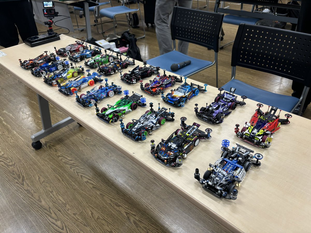 MITTO_STRC's tweet image. 今日はハイファイブ✨オープン決勝トーナメント初戦敗退🥲bmax予選敗退でした🤮オープンは練習一周すら出来ず絶望的でひたが、セッティングをいつもに戻したらなんとか走ってくれました😮‍💨遠征組のレベルの高さを感じることでき勉強になりました‼️運営の方々ほんとありがとうございました✨＃ミニ四駆