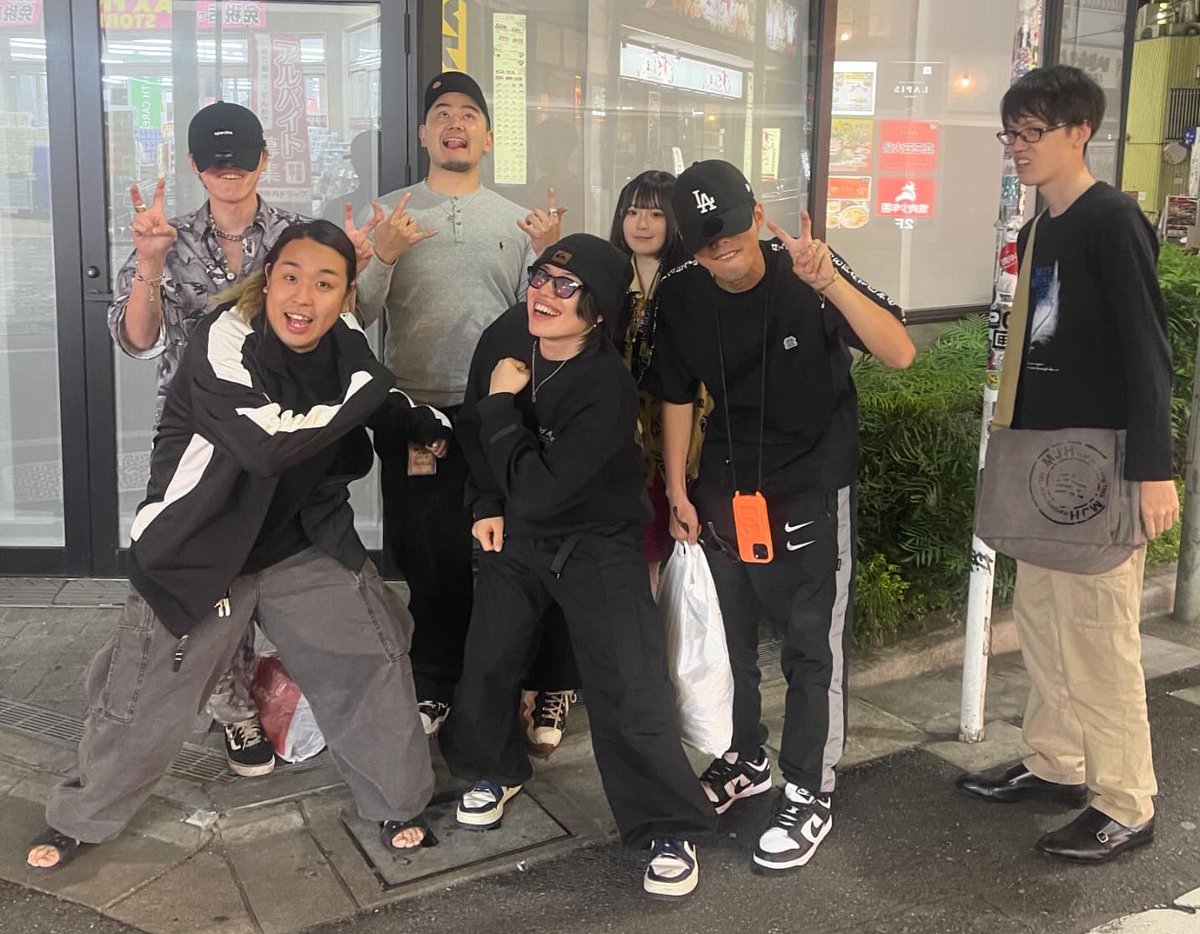 裏山田ハウス49話の撮影で1番くそダサい服で来た奴優勝飲み会を開催 