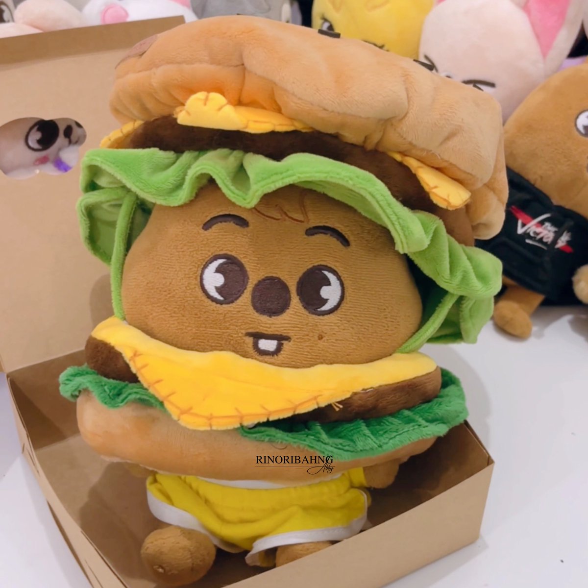 rinoribahng's tweet photo. HANburger 😋 https://t.co/0D6u9wjL2B