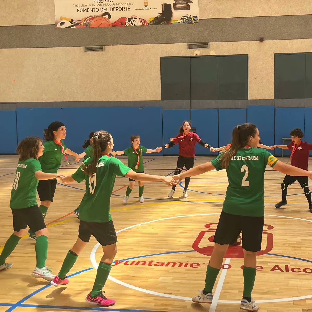 MamutsLesCorts's tweet photo. FUTSAL | ⚽ SOM CAMPIONES D'ESPANYA!

🏆 L'Aleví A femení fa història i s'ha proclamat Campió d'Espanya després d'imposar-se a la final 8-4. vs. @UDPAVIAFEMINAS.

🤩 El futur mamut està assegurat! Gràcies per fer-nos gaudir així noies!

💚🦣

#OrgullMamut #futsal https://t.co/K5rITKlWN8