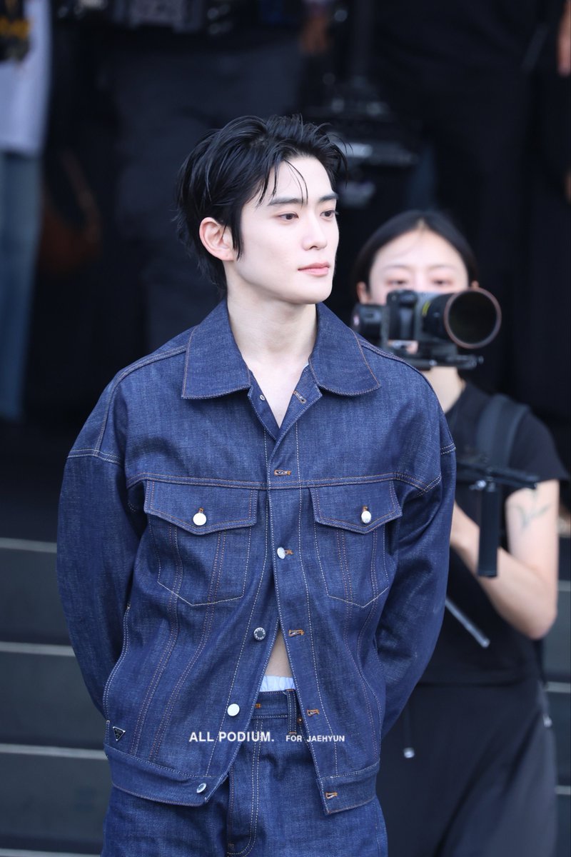 hourlyjaeh's tweet image. he’s so hot

JAEHYUN BACK TO MILAN 
#PRADASS25 #PradaxJAEHYUN @Prada