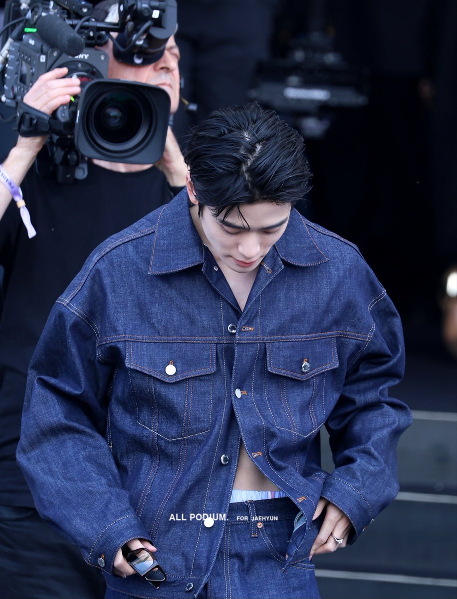 hourlyjaeh's tweet image. he’s so hot

JAEHYUN BACK TO MILAN 
#PRADASS25 #PradaxJAEHYUN @Prada