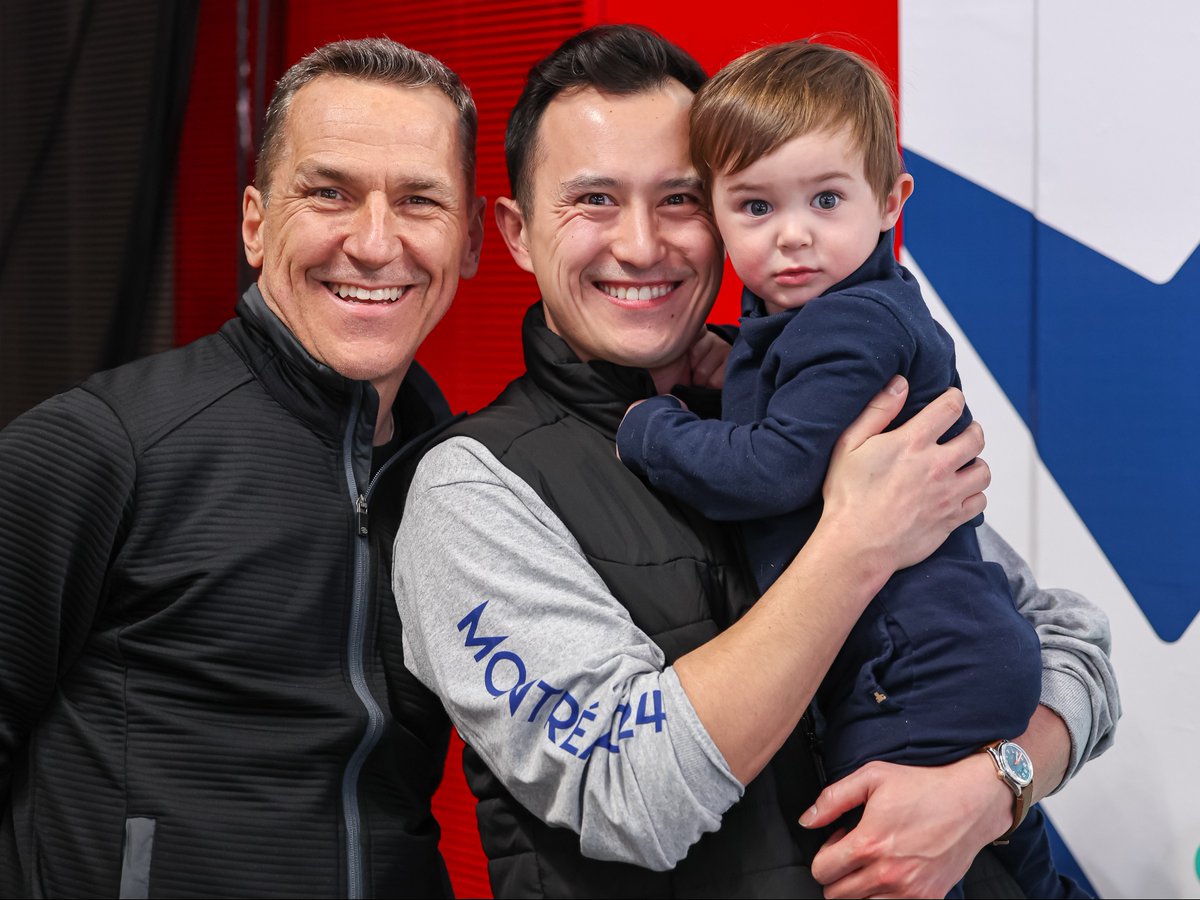 SkateCanada's tweet photo. Wishing all dads and father figures a very happy #FathersDay ❤️👊

Nous souhaitons à tous les pères et à toutes les figures paternelles une très bonne #fêtedespères ❤️👊 https://t.co/MSoZWgZiAv