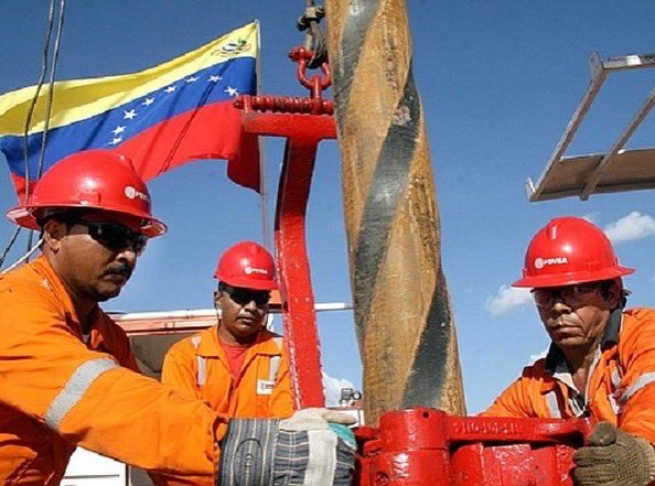 A los hombres luchadores que con amor y dedicación construyen la Patria día a día, educando a sus hijos en valores, moral y con constancia dando el mejor ejemplo, les deseo un Feliz Día del Padre.  ¡Sigan adelante, labrando el futuro de Venezuela!🇻🇪