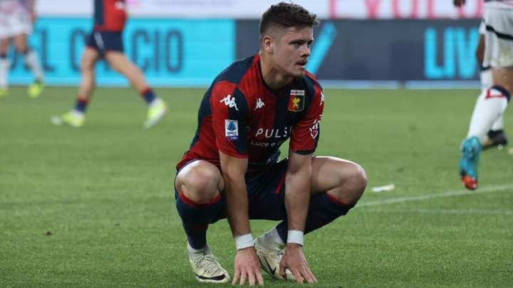 IlMerlo1893's tweet photo. News di #calciomercato🔄
Ci siamo✅, l’attaccante portoghese #Vithina vestirà ancora la maglia rossoblu.
Operazione chiusa a titolo definitivo per 16 milioni di euro💶.
@GenoaCFC https://t.co/3uvt9K7DLM