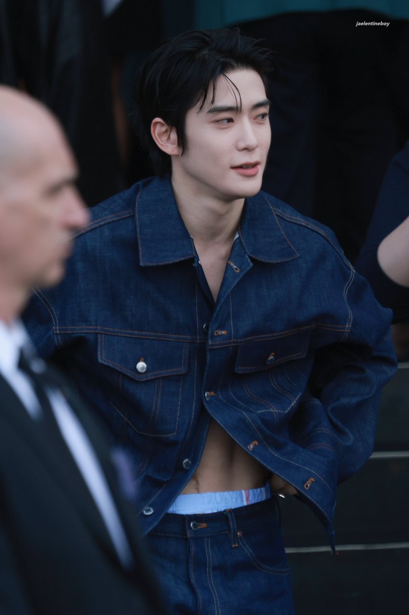 240616 #PradaSS25xJaehyun 
#JAEHYUN #재현