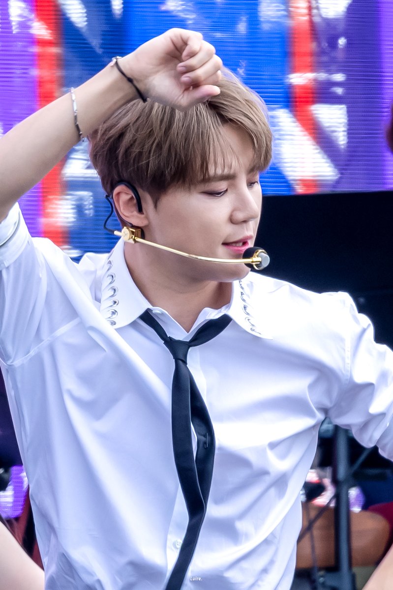 240615
2024 Weverse Con Festival 위버스콘 페스티벌
🎤 luire-xia.tistory.com/99

청량섹시? 그거 김준수 특기잔아🌿❤️‍🔥

#김준수 #시아준수 #준수 #XIA #JUNSU #위버스콘 #위콘페