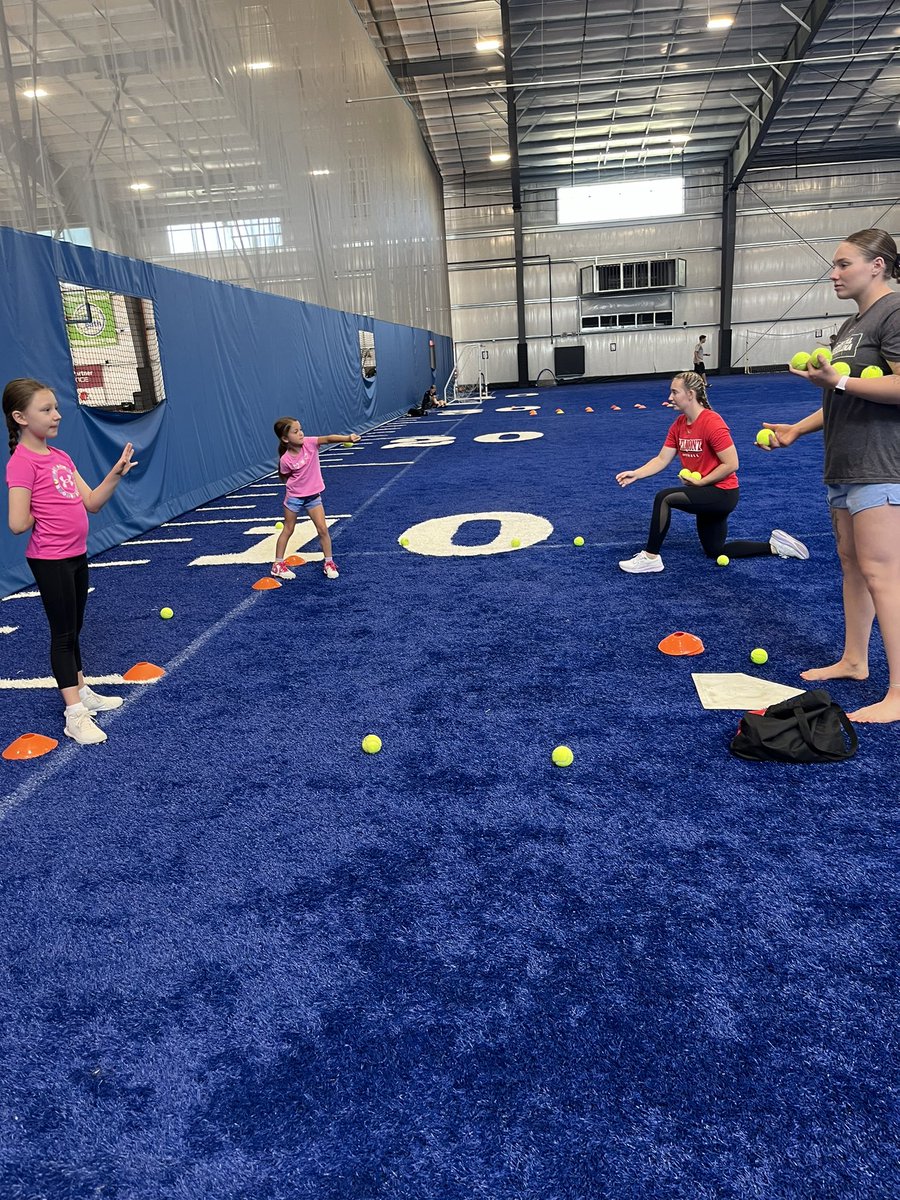 riley_55_'s tweet photo. Fun &amp; productive week running kids camp with my favorites! Spent our time learning some basics and even got some diving/sliding in 🥎 building the house one wall at a time! #coolbeans https://t.co/cBCBO2ADJn