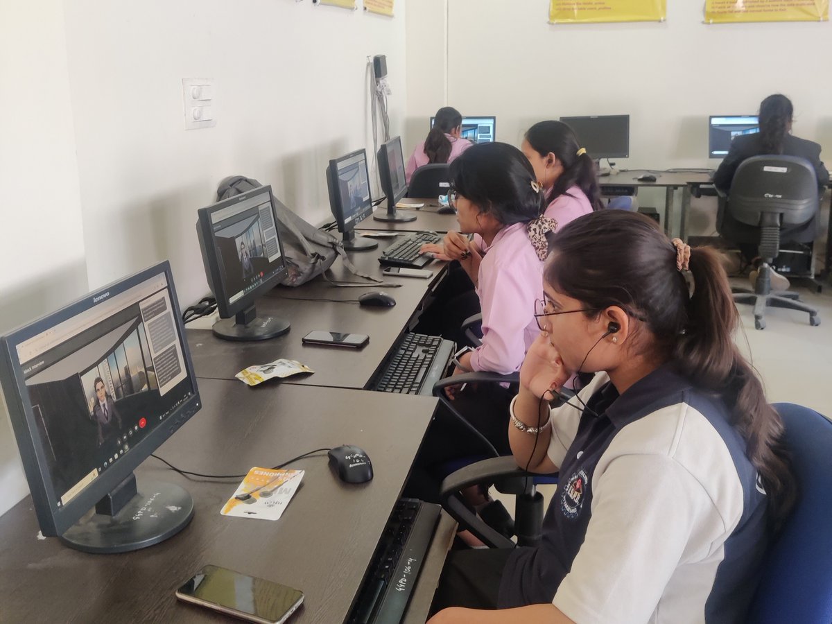 mythyaverse's tweet photo. 🎓 VRPlaced Interview Readiness Bootcamp a Success in Uttarakhand! 🚀

We’re thrilled to announce our Bootcamp at Dehradun Polytechnics! 🌟

🔗 Check out https://t.co/Uu942g9iAz 🔗

#VRPlaced https://t.co/uvpwwSHUwU