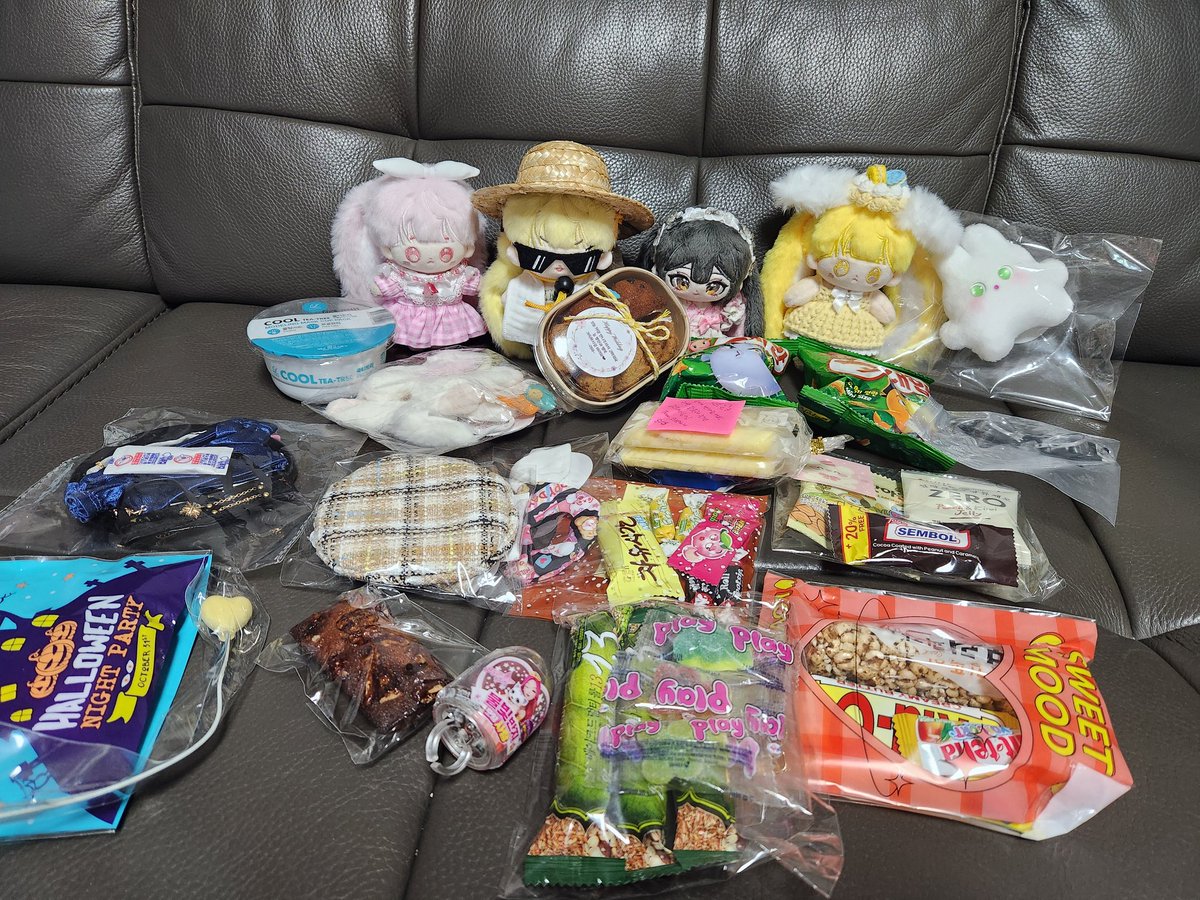 솜프리 구매한 옷장과 트친분들께 받은 것!
회사에서 냠냠할게요💕💕
흰핑👗 <a href="/daoncloset/">다온클로젯(daoncloset)</a>
푸딩👗 <a href="/baneudalo/">🪡바느달로🌙</a>
설히👗 <a href="/borigulbi_owo/">보리굴비</a> <a href="/binini8ii8/">8ii8(김팔납)</a>
망고👗 <a href="/thanpan09/">땡글빵글🌸홍대 인형옷소품샵 와우산로29길44</a>
#밍맹묭 #유루룽_설히