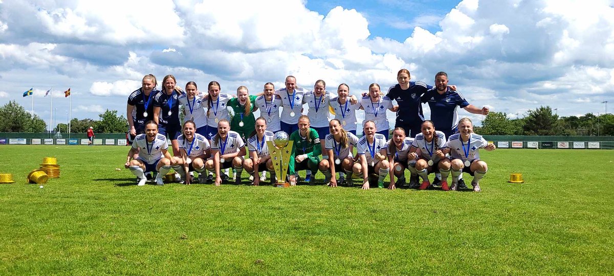 EFD-Trophy mästare!!!!!💙⭐️
Finalvinst med 2-0 mot FC Rosengård!!
Helt jävla otroligt vad de här laget presterar, oerhört talangfulla tjejer som jobbar stenhårt för varandra i alla lägen💪
Stolt tränare,fan vad bra vi gjorde detta tillsammans🥳⚽️Framtiden är ljus!
#ifknorrköping