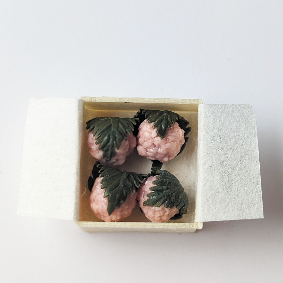 3river_mini's tweet photo. #和菓子の日
#ハンドメイド作家発掘大作戦 
#ミニチュア

初めて樹脂粘土を触った３ヶ月前。
試行錯誤しながら作った、ミニチュアの和菓子をまとめました。やっぱり粘土は楽しい！

サイズ比較がなくて分かりにくいですが、
道明寺は直径5mmくらいです。 https://t.co/wtnLC1Jt39