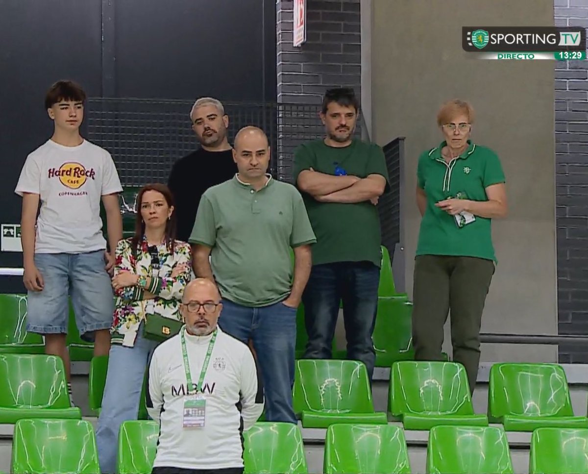Ontem foram Tetra campeões, hoje estiveram às 12H a apoiar os Iniciados do #FutsalSCP rumo ao título.

Diferenciados!