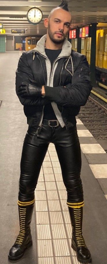 Fuck, I'd love to meet Boundeagle. He is one sexy guy. Whatever he wears he looks so horny.