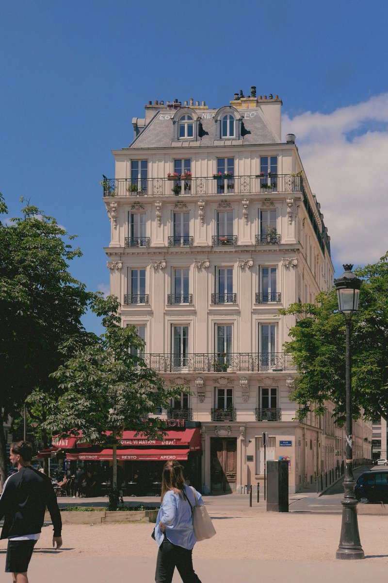 Vacation In Paris 🗼 tweet media