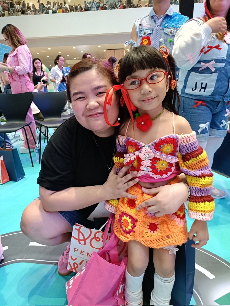 babycloudramos's tweet photo. Mam @Icamasiba thank you so much po for chosing my little sister #BINIMALOI #BabyBloom @BINI_ph #HappyBINIday #Happy3rdBINIversary  Fb Page: Cuinn Moon 🌸❤️🌸 https://t.co/P2gzSgCfuF