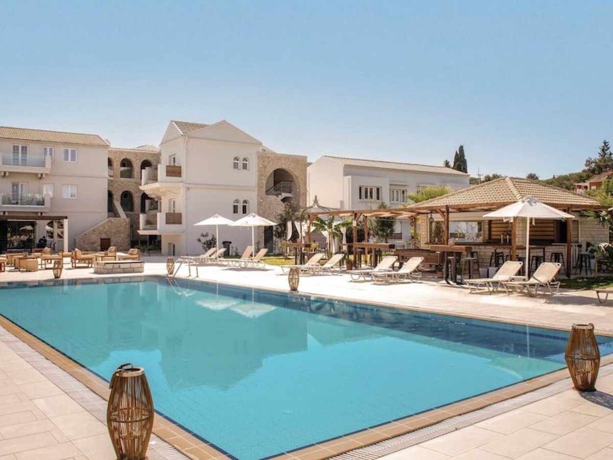 travelscoop_uk's tweet photo. #Corfu 14-NIGHT half-board getaway with flights from £557pp 👉 https://t.co/4LcLhSt4Hn

💙🇬🇷 Laidback stay just minutes from the beach &amp; centre of #Kavos 🌴 Full makeover for 2024 ✨ #travelscoop #traveldeals #hoteldeals #greekislands #newlookhotel #summerholiday #autumnsunshine https://t.co/cjlNHnu5s0