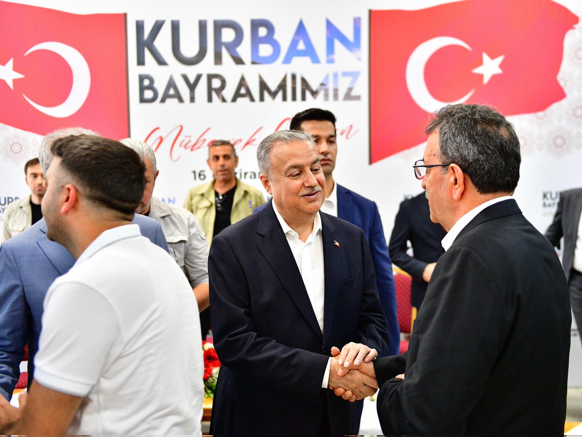 #KurbanBayramı münasebetiyle #Diyarbakır Valiliğimizce düzenlediğimiz bayramlaşma merasimindeydik.

Tüm Diyarbakırlı hemşehrilerime teşekkür ediyor, bayramlarını kutluyorum.

Rabbim kurbanlarımızı kabul etsin🤲